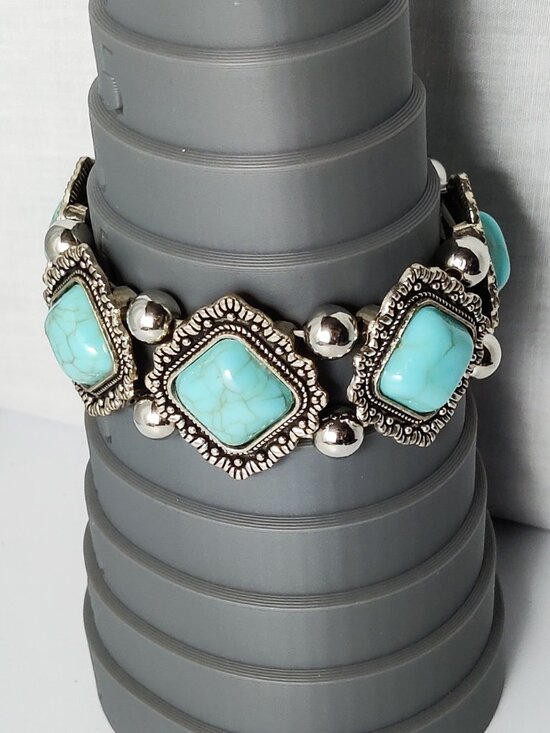 Unsigned Jewelry - Faux Turquoise Lucite Silver Tone Stretch Bracelet